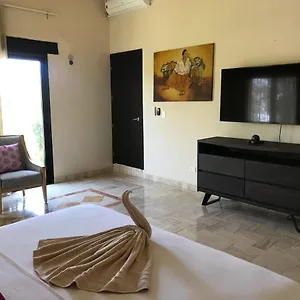 https://villa-mala-escondida.tulum-hotels.net