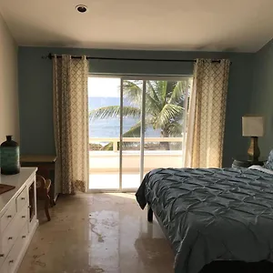  Bed and breakfast Susana Beach Front House